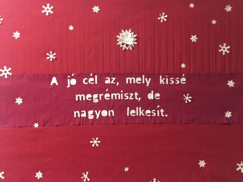 Hátranézek, előre lépek Hátranézek, előre lépek