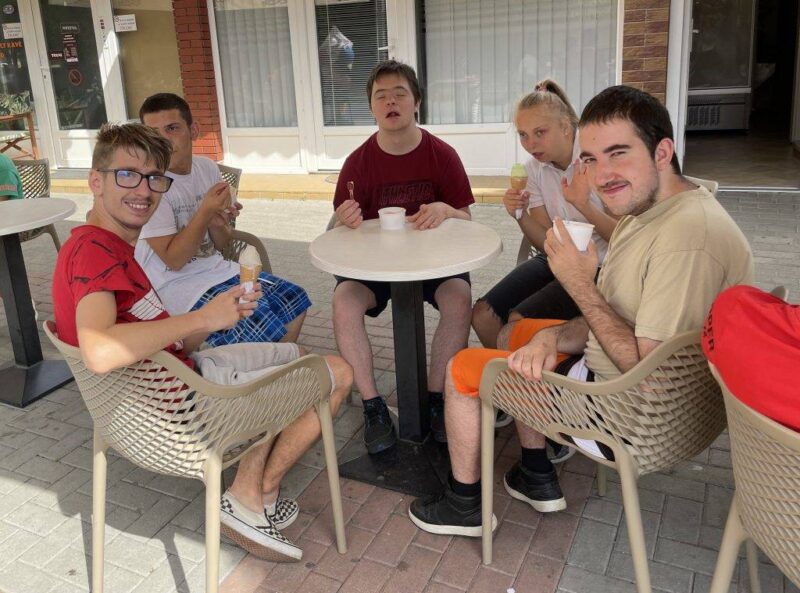 Megérdemeljük! Megérdemeljük!