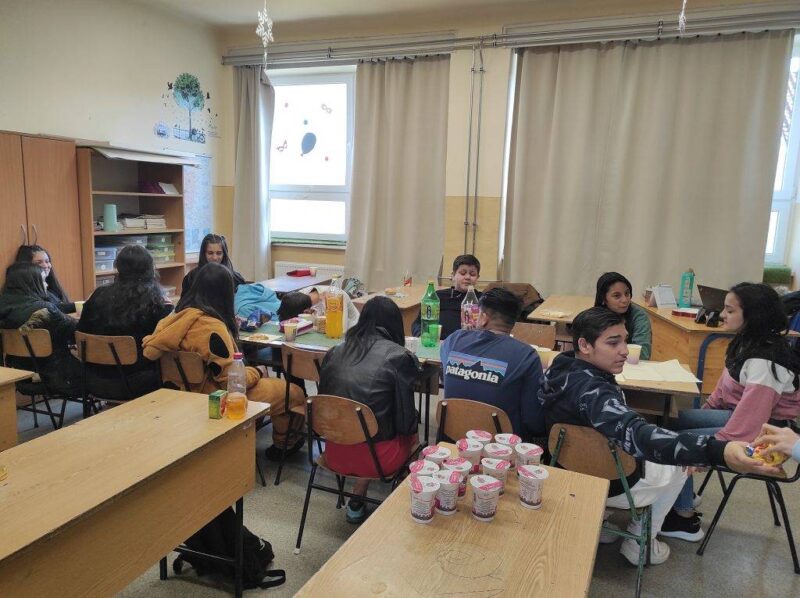 Rendszeres figyelem társainkra Rendszeres figyelem társainkra