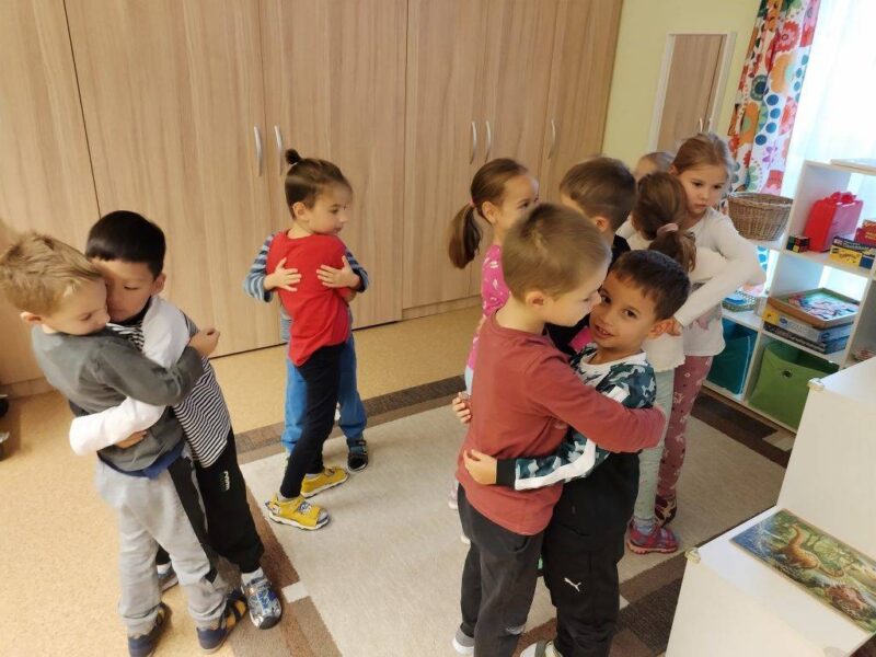 Szia! Örülök, hogy látlak Szia! Örülök, hogy látlak