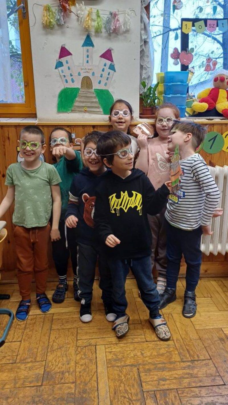 Móka és vidámság Móka és vidámság