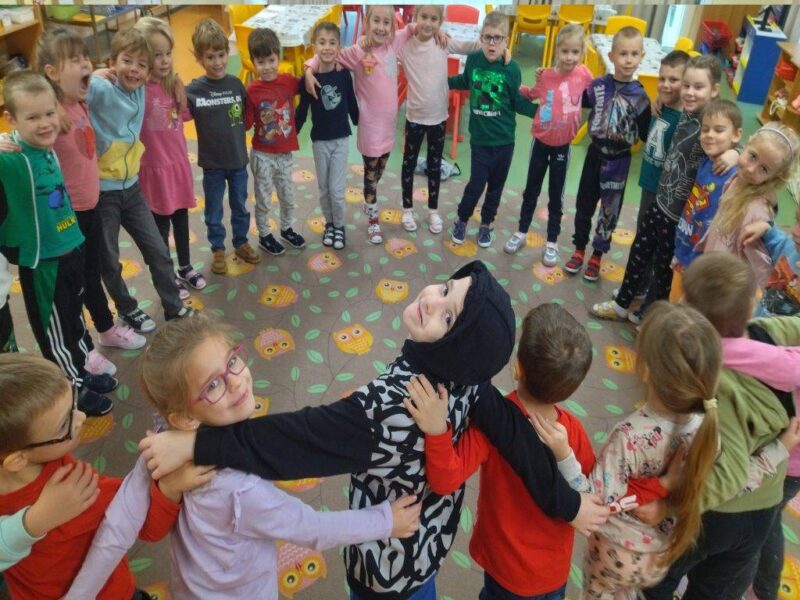 Szivárvány nagycsoport, Baráti ölelés