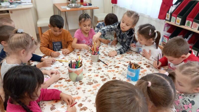 Társas kapcsolatok ápolása Társas kapcsolatok ápolása
