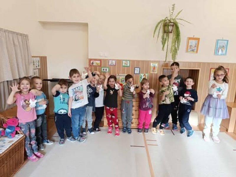 Szallnak-az-angyalok.jpg Szallnak-az-angyalok.jpg