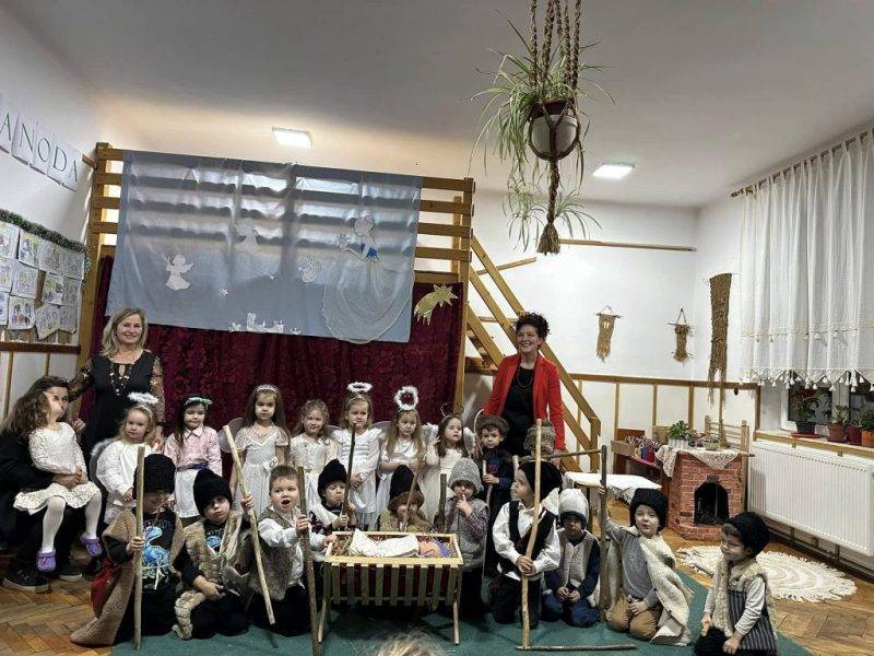 csoport-karacsony.jpg csoport-karacsony.jpg