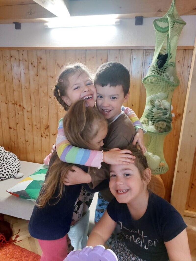 „Sajnálom,kérlek bocsáss meg, köszönöm,szeretlek.” (2025. április) „Sajnálom,kérlek bocsáss meg, köszönöm,szeretlek.” (2025. április)