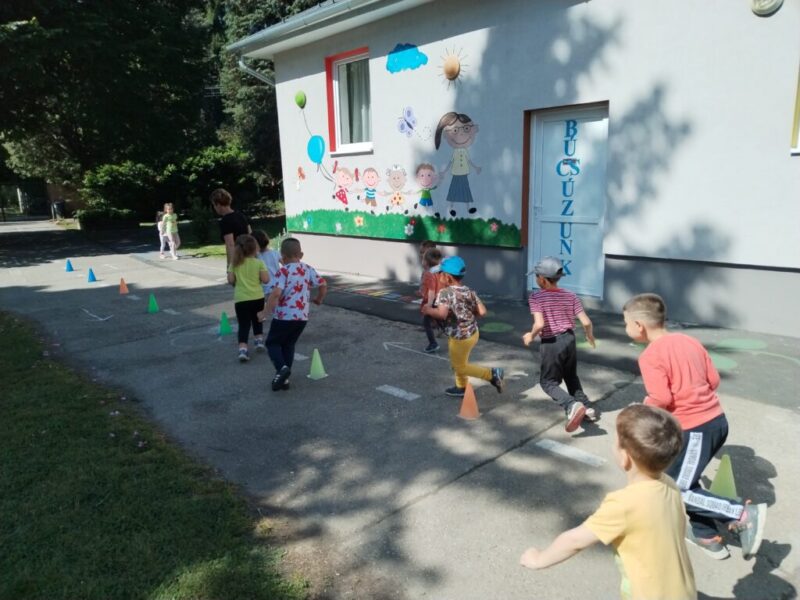 Ugráljunk, mint a verebek… Ugráljunk, mint a verebek…