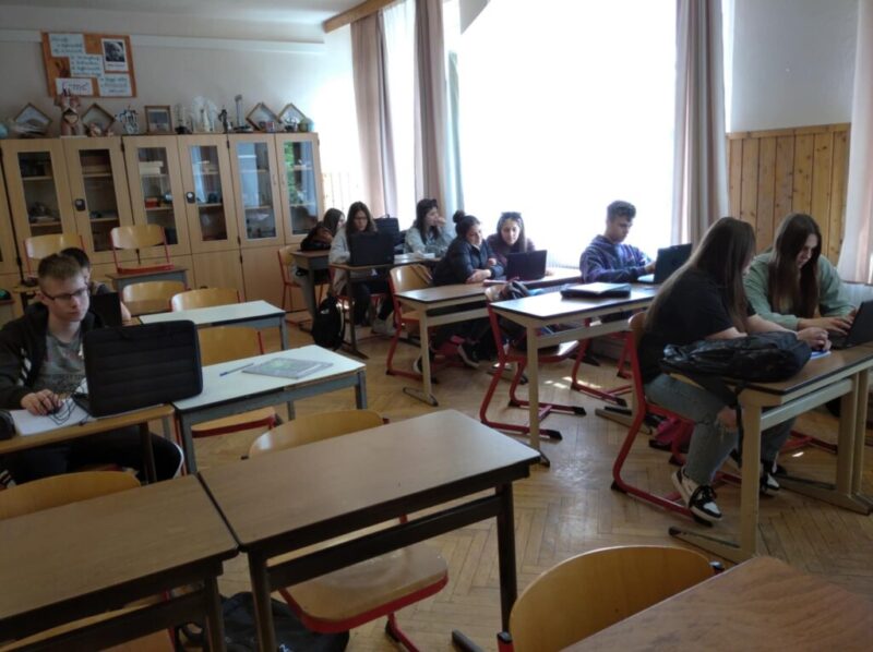 KIRE-SZAMITHATOK1.jpg KIRE-SZAMITHATOK1.jpg