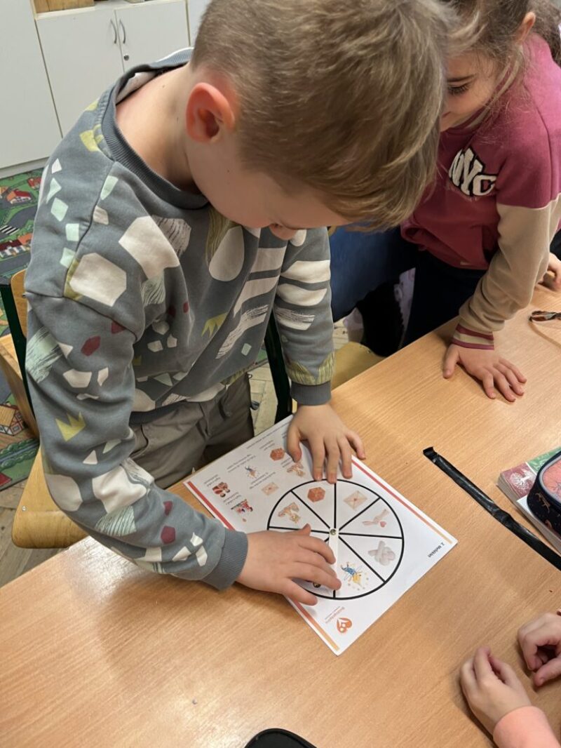 Jócselekedet pörgettyű Jócselekedet pörgettyű