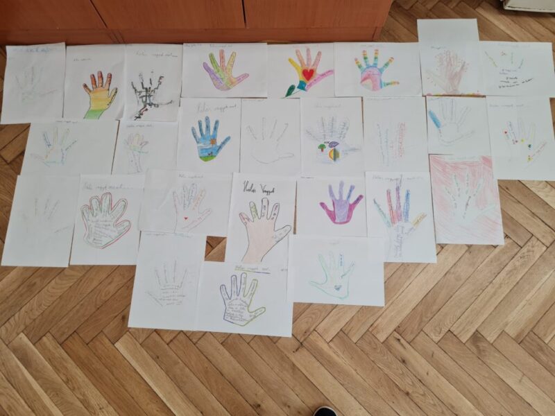 A sors tenyerén – hála A sors tenyerén – hála