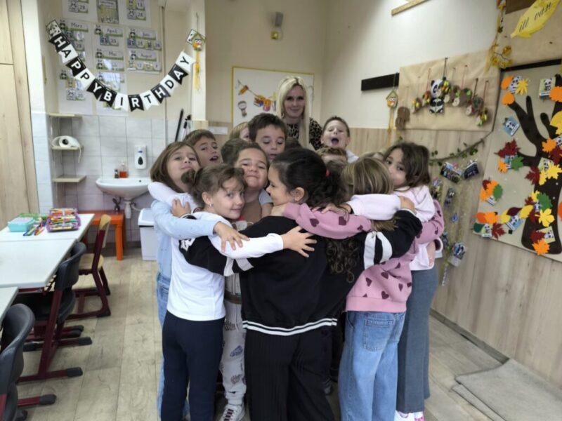 Öleléssel a világ körül Öleléssel a világ körül