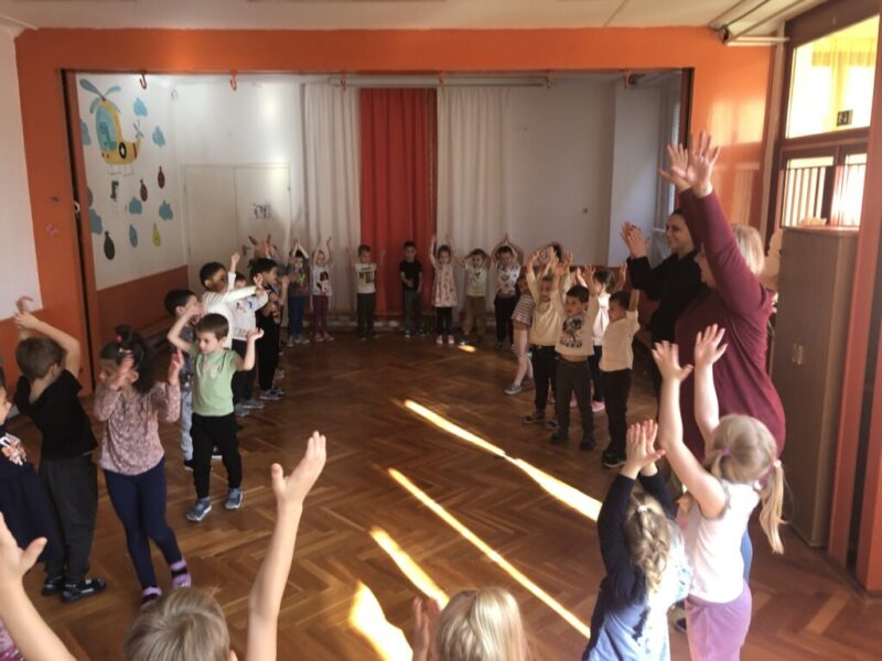 Közös Boldogságóra az angol szakkörrel Közös Boldogságóra az angol szakkörrel