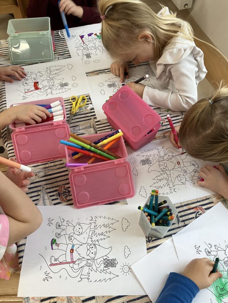 Mindenki másban jó. Mindenki másban jó.