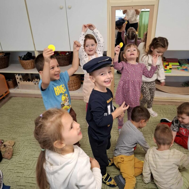 Csak vidáman, Mackó! Csak vidáman, Mackó!