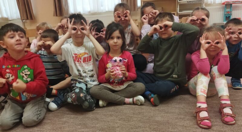 Varázs szemüvegben látom a világot Varázs szemüvegben látom a világot