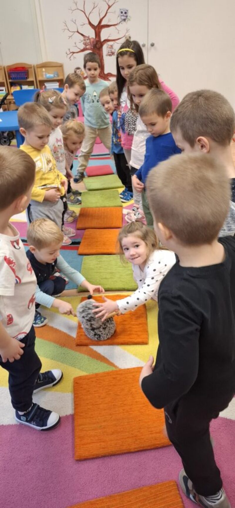 A barátság ösvényén Sünivel A barátság ösvényén Sünivel