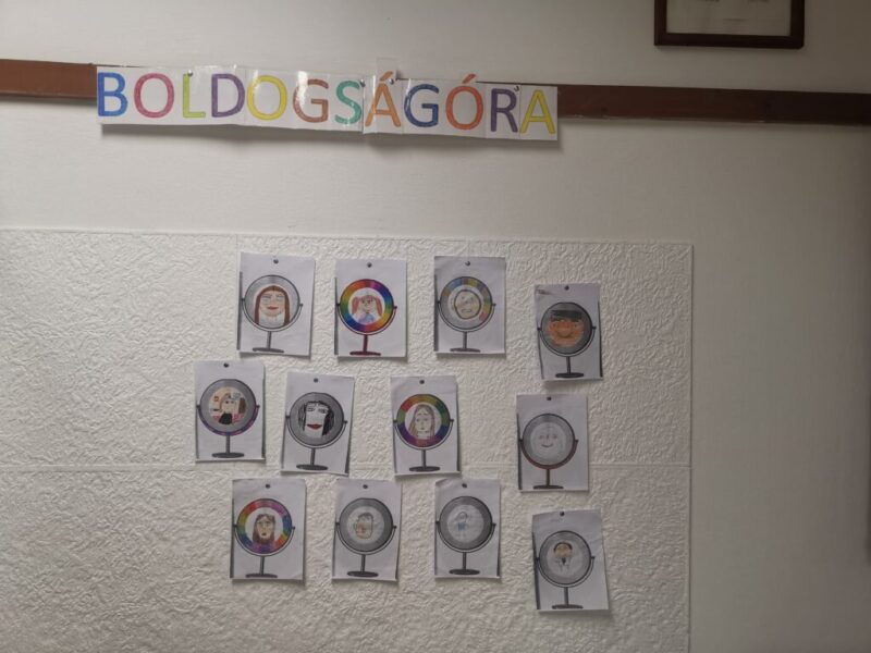 A nagyítón át A nagyítón át