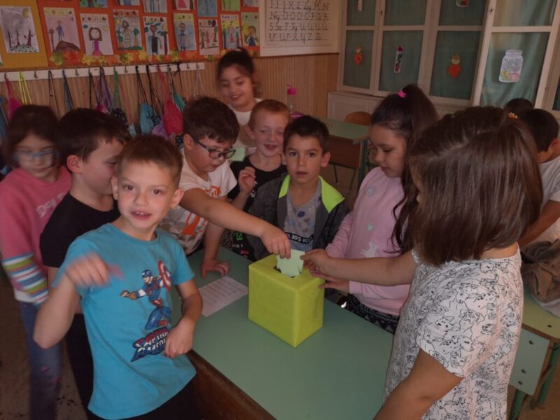 Társas kapcsolatok ápolása Társas kapcsolatok ápolása