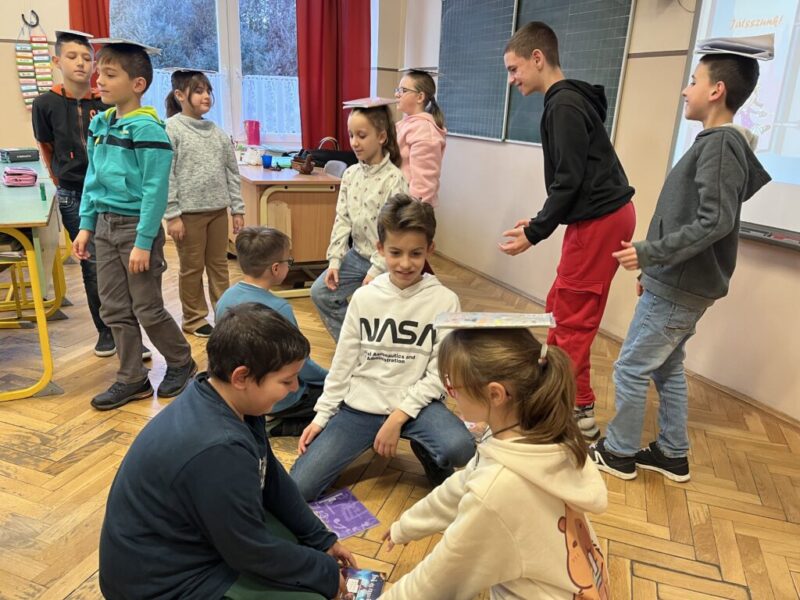 Mi összetartozunk Mi összetartozunk