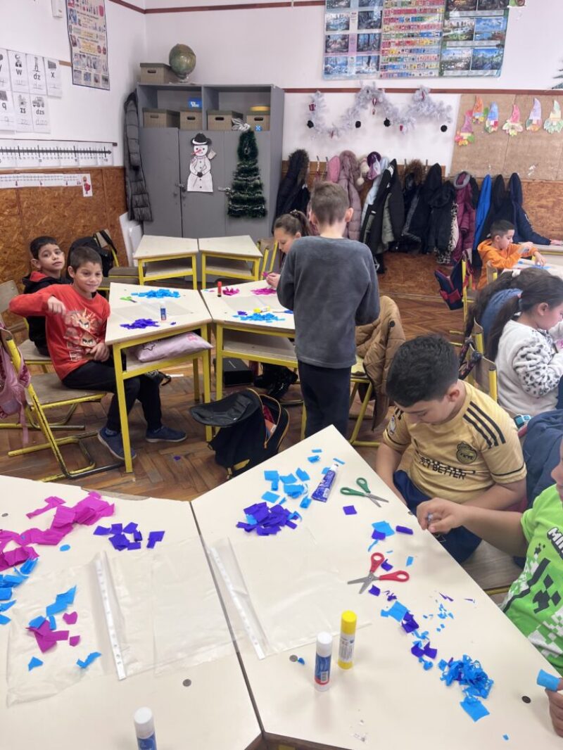 Színes ablakdísz készítése Színes ablakdísz készítése