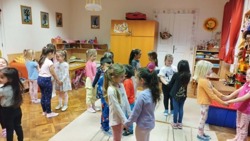 Tarsas-kapcsolatok-1-1.jpg Tarsas-kapcsolatok-1-1.jpg