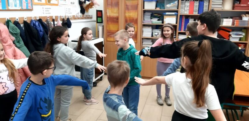 Társas kapcsolatok ápolása Társas kapcsolatok ápolása