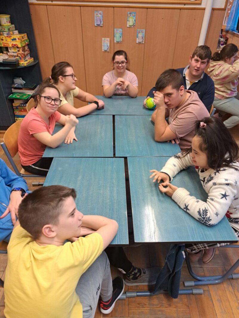 Támogató kapcsolatok Támogató kapcsolatok