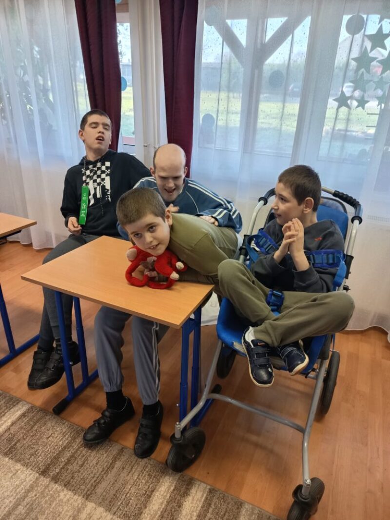 Jótettek jövet-menet Jótettek jövet-menet