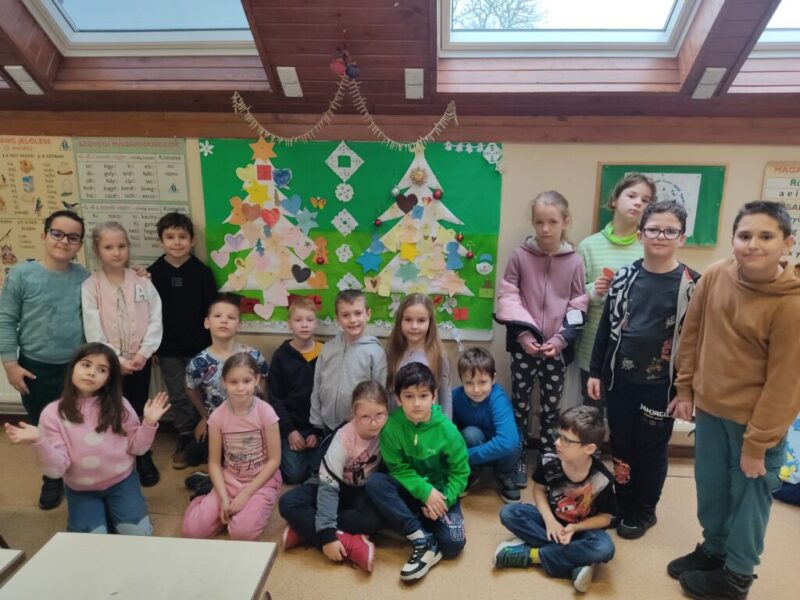 A mi karácsonyfánk A mi karácsonyfánk