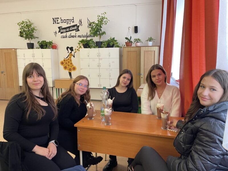 Társas kapcsolatok Társas kapcsolatok