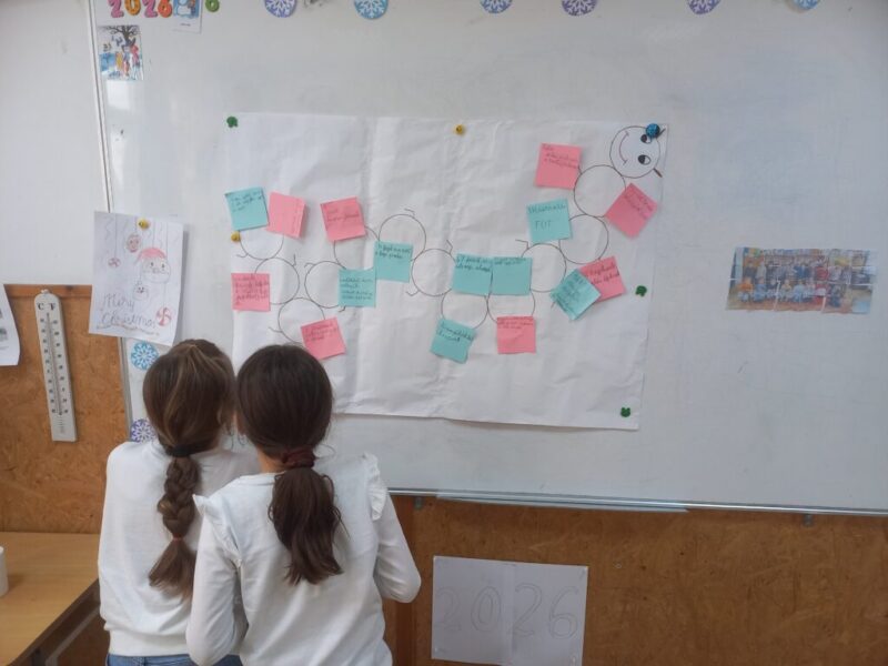 Újjé-!-vi mesénk Újjé-!-vi mesénk